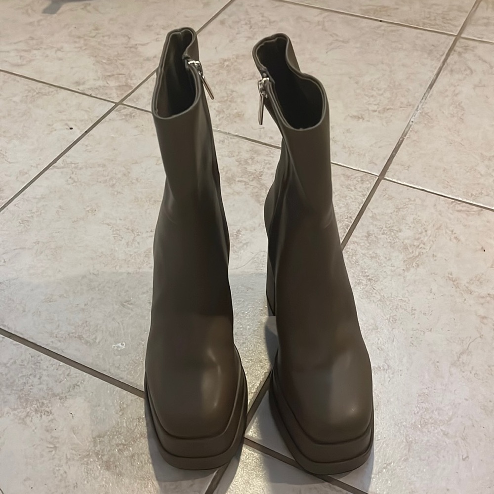 Platform boots